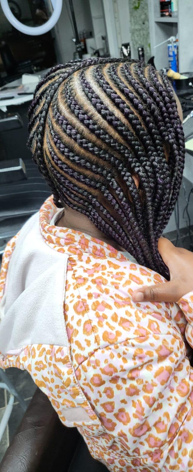 Curved cornrow pattern